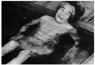 Onisaburo enjoying a hot spring bath in Yoshioka